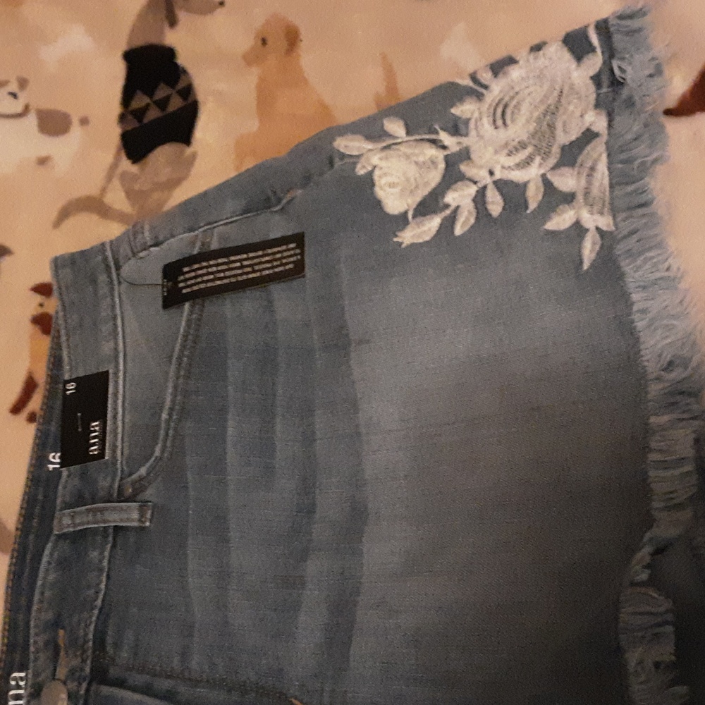 a.n.a A New Approach Chambray Light Wash Denim Shorts Woman's 16 Jcpenney - Picture 6 of 7